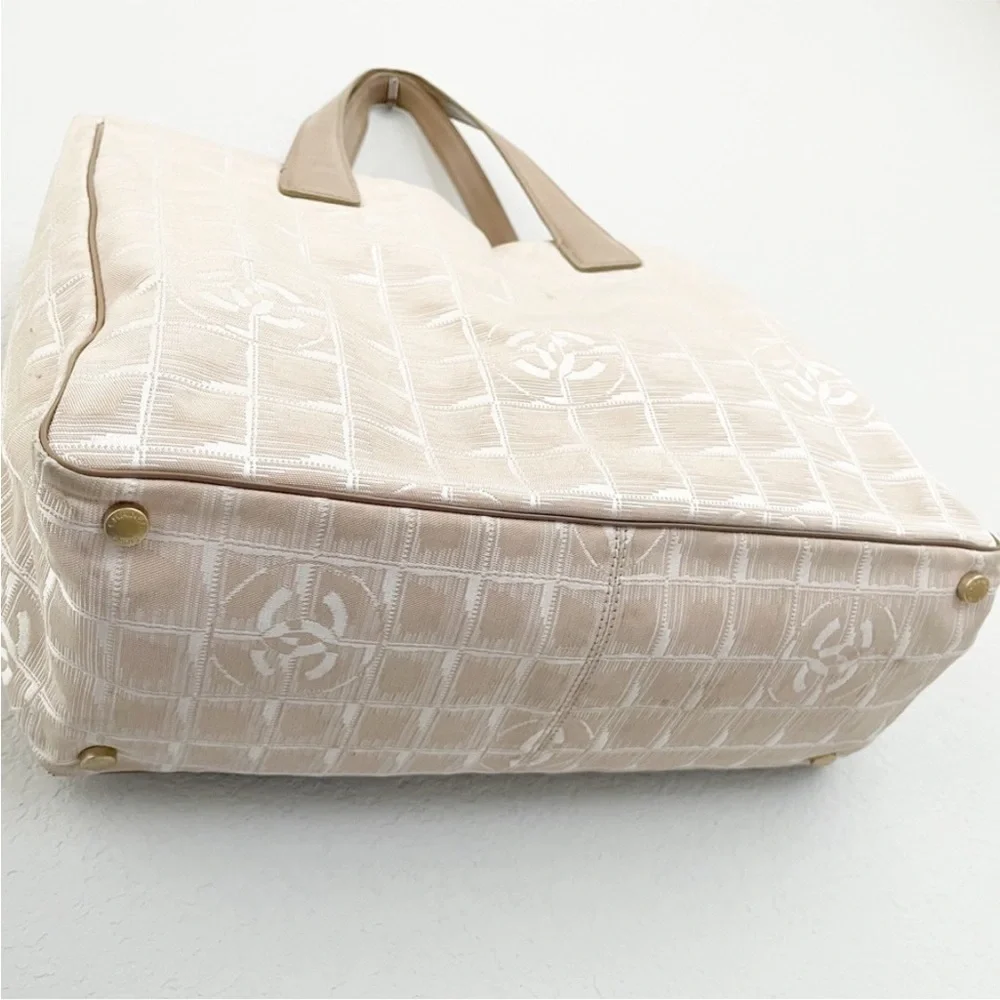 AUTHENTIC Chanel Vintage Ligne Travel Tote in nude​​​​​​​​​​